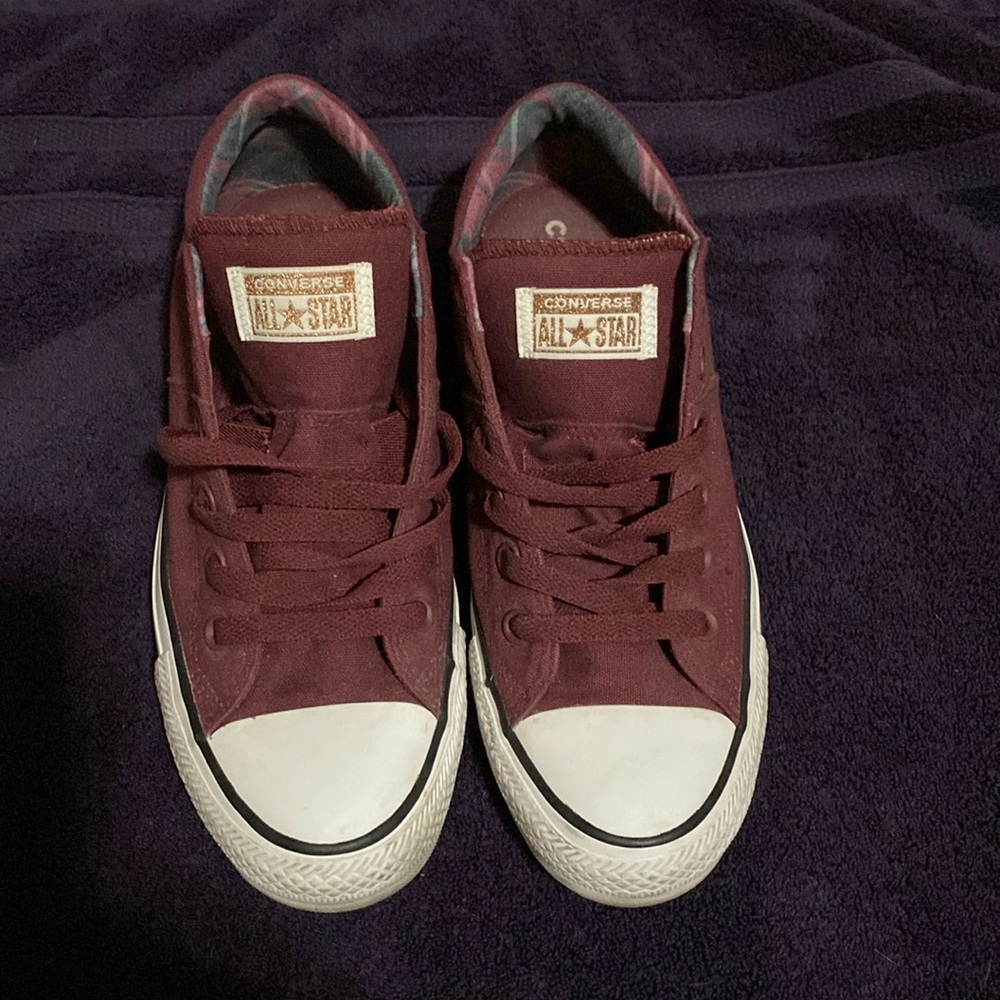 Burgundy converse